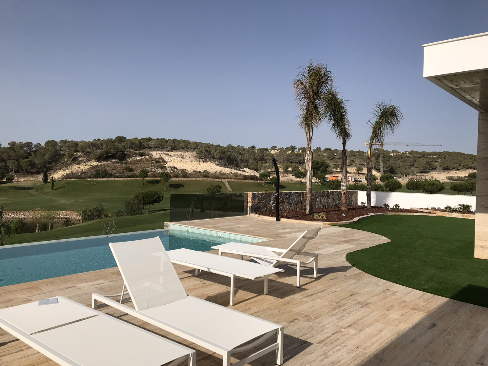 Zona exterior, piscina y entorno de la vivienda